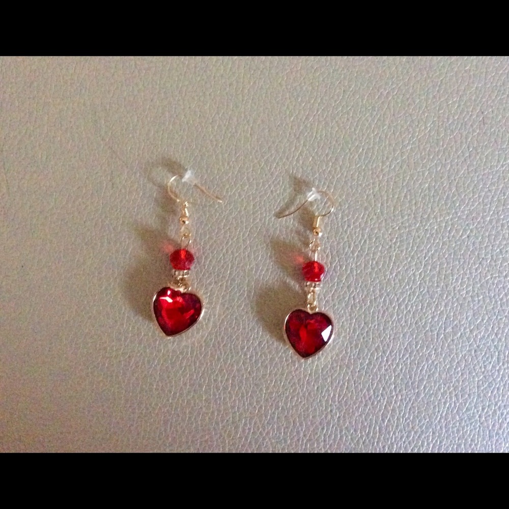 New Valentine gift gorgeous Heart Earrings ♥️ NWT - Picture 7 of 8